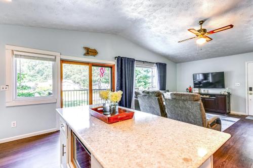 Au Gres Vacation Rental Cabin Less Than 1 Mi to Lake Huron in Au Gres, USA