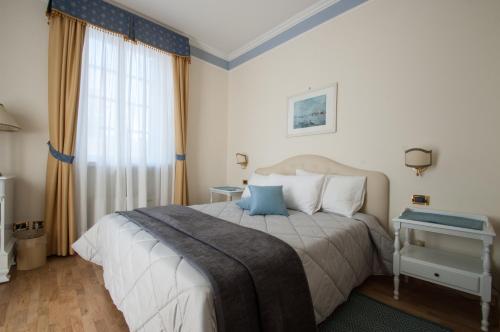 Double or Twin Room image 6