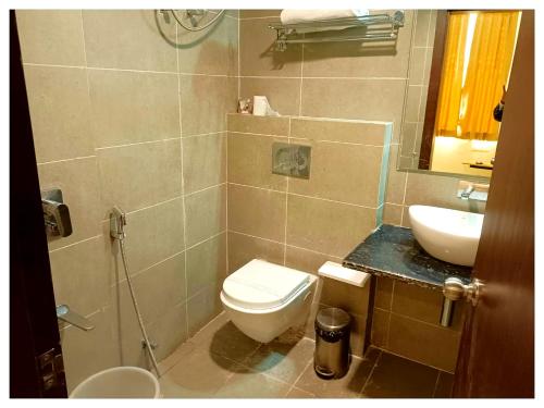 Ujjain Hotel Teerupati - Inn Near Shri Mahakaleshwar Jyotirlinga Temple - Fully Air Conditioned Room - Miniatura 3