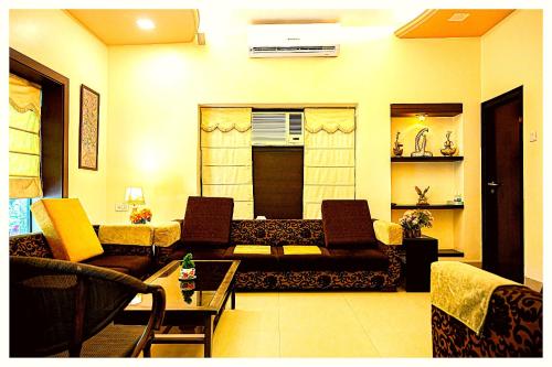 Ujjain Hotel Teerupati - Inn Near Shri Mahakaleshwar Jyotirlinga Temple - Fully Air Conditioned Room - Miniatura 5