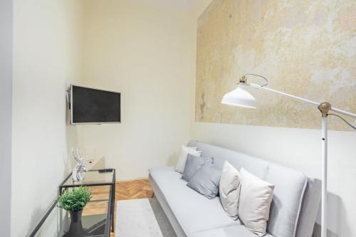 Central - Comfy - Easy - image 4