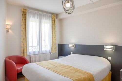 Logis de la Barque Logis de la Barque is a popular choice amongst travelers in Beaumont-sur-Sarthe, whether exploring or just passing through. The hotel has everything you need for a comfortable stay. Meeting facilities