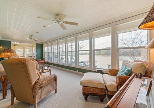 Rare Flat Lot wBeautiful Views Dock Hot Tub in Winchester 
