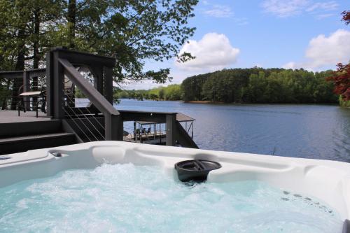 Rare Flat Lot wBeautiful Views Dock Hot Tub in Winchester 