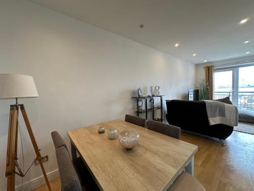 Liverpool 2 bed City, River Mersey View Apartment, sleeps 5, FREE parking, Liverpool (photo 7)