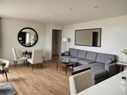 1 queen bed, 1 sofa bed