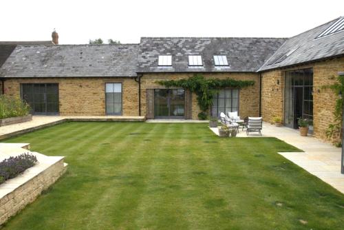 Converted Barn in Sibford Gower in Svalklifa