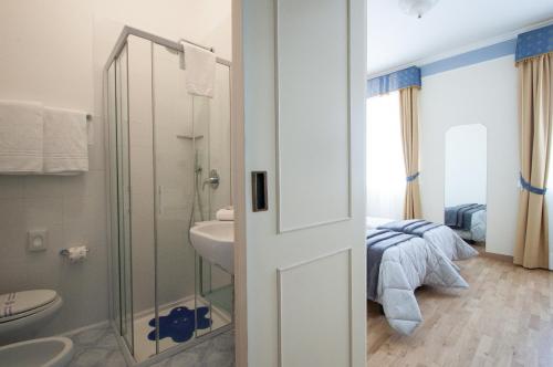 Double or Twin Room image 2