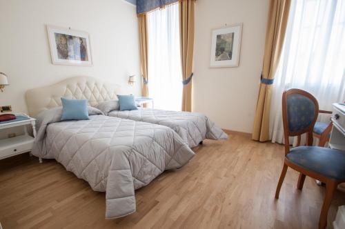 Double or Twin Room image 3