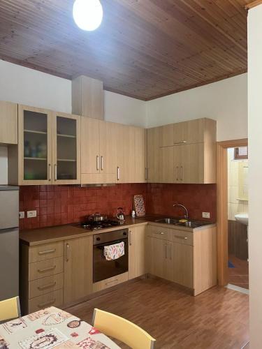 廚房, Vila 7 Divjake in 迪夫亞卡
