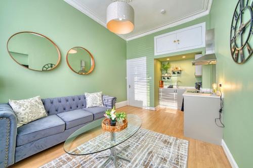 3-Bed Flat Free Parking 10 Mins to City Centre, Glasgow