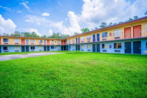 Economy Inn Livingston By OYO TX US 59