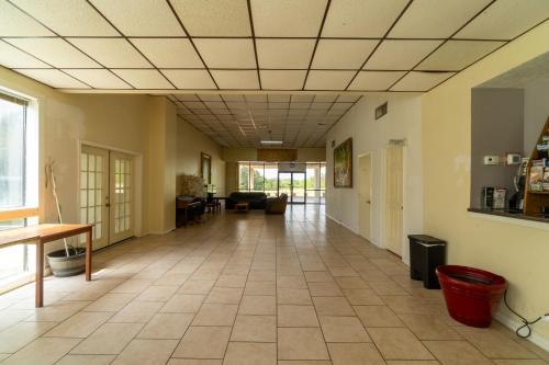 ล็อบบี้, Economy Inn Livingston By OYO TX US 59 in ลิฟวิงสตัน (TX)