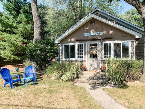 Beachglass Cottage - Family Friendly Kids and Pets in Grand Beach, USA