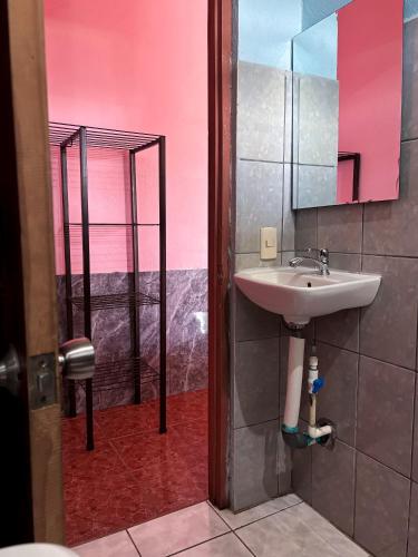 Vannituba, Hotel Mavi in Katira