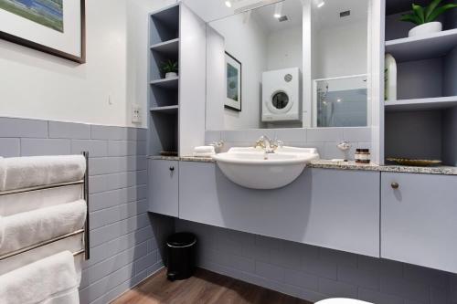 Spacious Newly Renovated Princes Wharf 1BR, Auckland (photo 8)