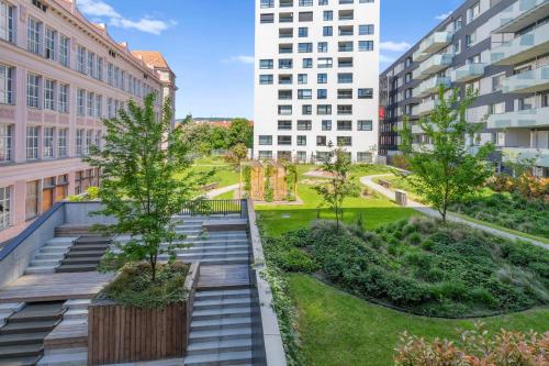LAM Fuchsia AC-Balcony, Bratislava (fotografie 2)