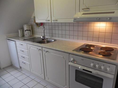 Ferienwohnung-Nils-Holgerson-mit-Balkon-zwischen-Strand-Wald-Wiese-im-Suedosten-der-Insel-Ruegen in Gustow