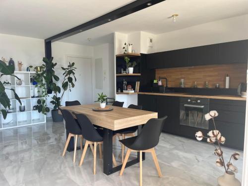 Montpellier Un ecrin de lumiere pour enchanter votre sejour in Ovalie