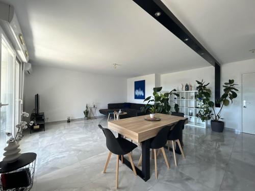 Montpellier Un ecrin de lumiere pour enchanter votre sejour in Ovalie