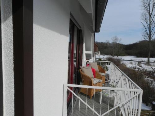 Ferienwohnung-Jim-Knopf-mit-Balkon-zwischen-Strand-Wald-Wiese-im-Suedosten-der-Insel-Ruegen in Gustow