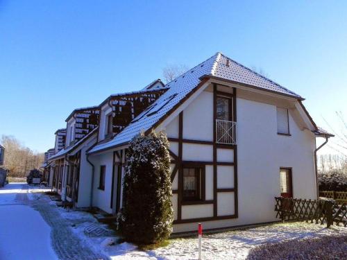 Ferienwohnung-Jim-Knopf-mit-Balkon-zwischen-Strand-Wald-Wiese-im-Suedosten-der-Insel-Ruegen in Gustow