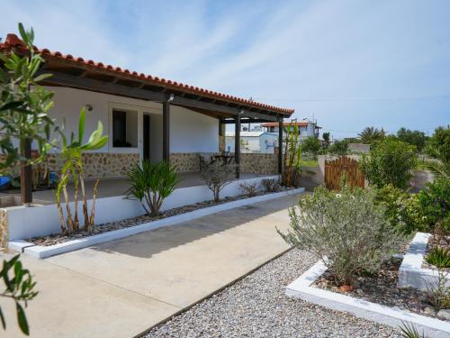 The Garden House, Antimácheia