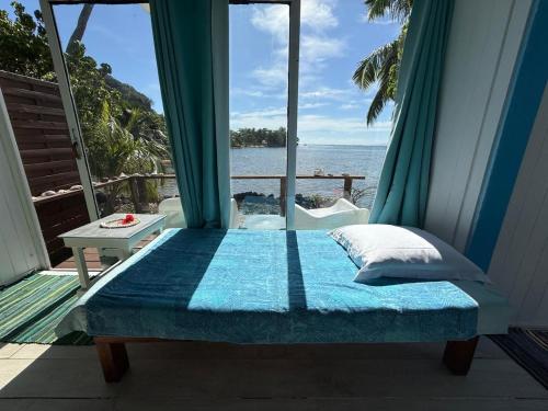 Bungalow les pieds ds l eau, La Maison Bleue in ฟาเรฮัว