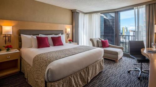 Deluxe King Room room in Warwick Hotel Seattle