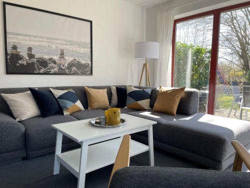 Ferienwohnung "Peter Pan" mit Sonnenterrasse & Garten zwischen Strand, Wald & Wiese auf Rügen! in Gustow, Deutschland