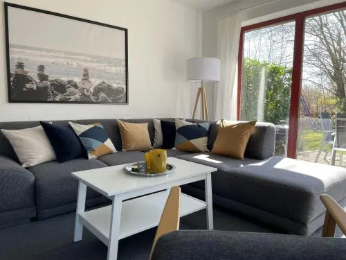 Ferienwohnung "Peter Pan" mit Sonnenterrasse & Garten zwischen Strand, Wald & Wiese auf Rügen! in Gustow, Deutschland
