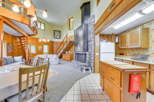 Rogers Cabin with Direct Access to Beaver Lake! in Garfield, USA