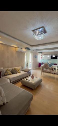 Cozy Grand Apartment, Тирана