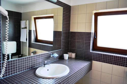 Family Suite with Terrace image 4