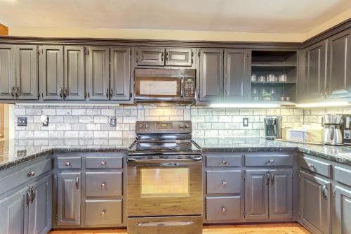 Marble Vacation Rental with Hot Tub and Fire Pit in Marble, USA