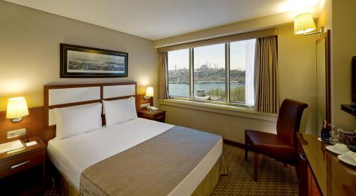 room detail thumbnail 1