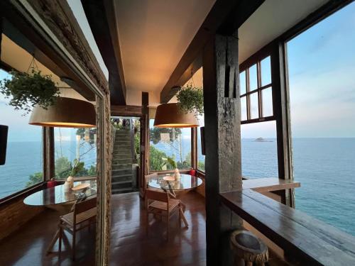 CLIFFSIDE - Boutique Hotel & Spa in Joatinga