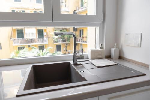 Charming Vatican Apartment with Balcony 6B, Rzym (zdjęcie 9)