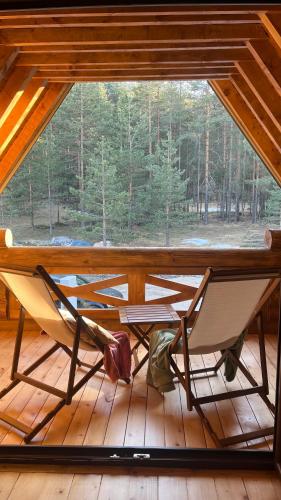 2 bedrooms, 4 beds