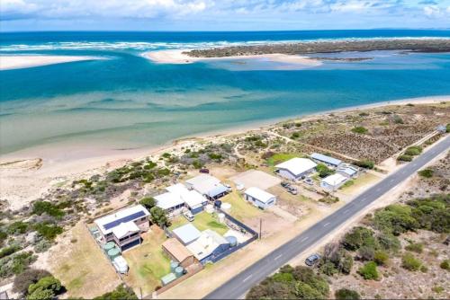 Hide Away at the Murray Mouth in Hindmarsh Island