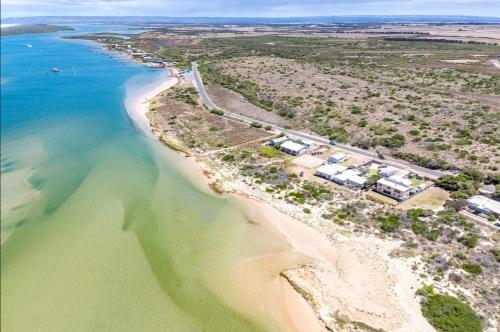 Hide Away at the Murray Mouth in Hindmarsh Island