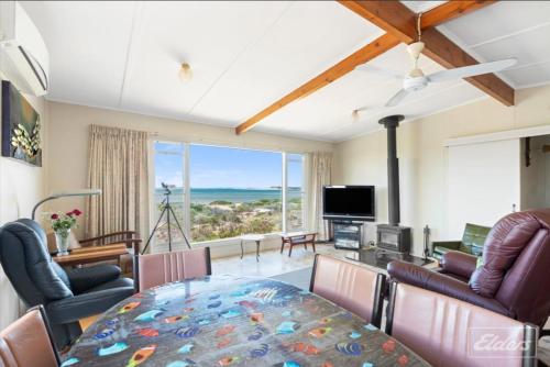 Hide Away at the Murray Mouth in Hindmarsh Island