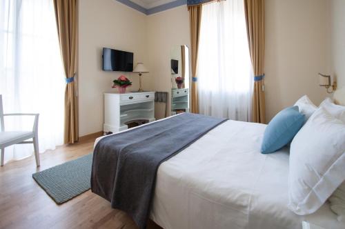 Double or Twin Room with Balcony room in Hotel Villa Erica
