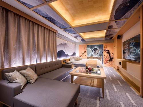 HOTEL The KAISER -全室人工ラドン温泉-