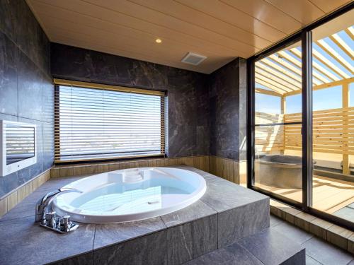 HOTEL The KAISER -全室人工ラドン温泉- in Kanie
