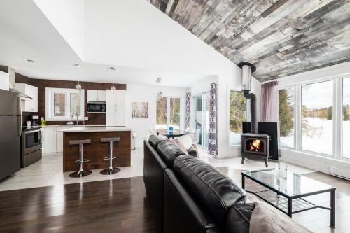 Chalet Bouleau, Spa, Lac, foyer in Entrelacs (QC)