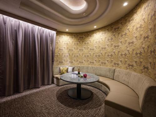 HOTEL The KAISER -全室人工ラドン温泉-