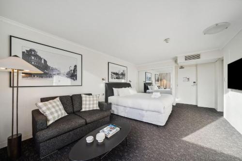 City Pad with Hyde Park Views Walk to Everything! - image 3