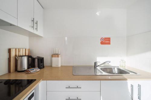 City Pad with Hyde Park Views Walk to Everything! - image 14