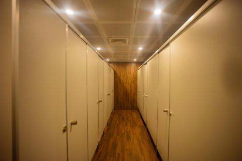 浴室, 布羅凱德背包客 (Brocade Backpacker) in 薩帕